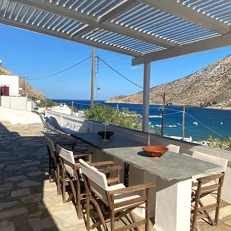 Renovated Traditional Family House In Sifnos *