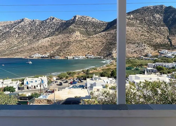 Renovated Traditional Family House In Sifnos كاماراي